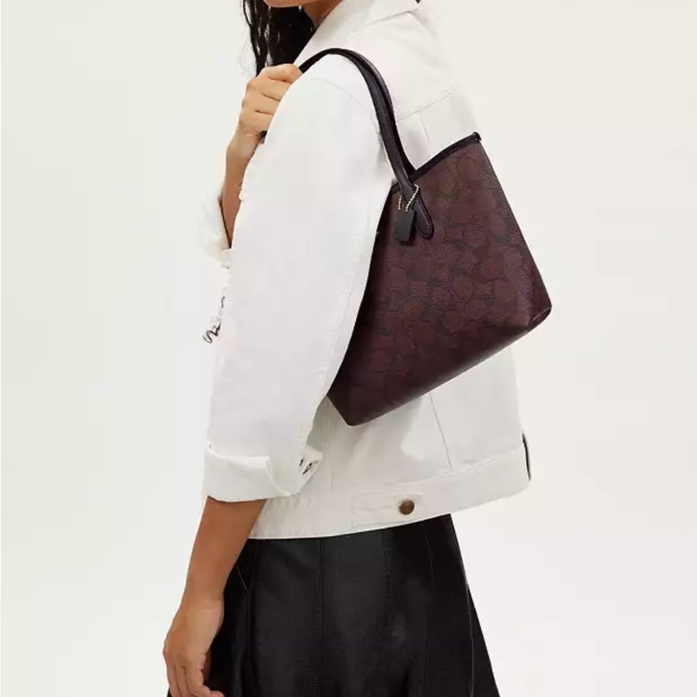 Coach Signature Tote